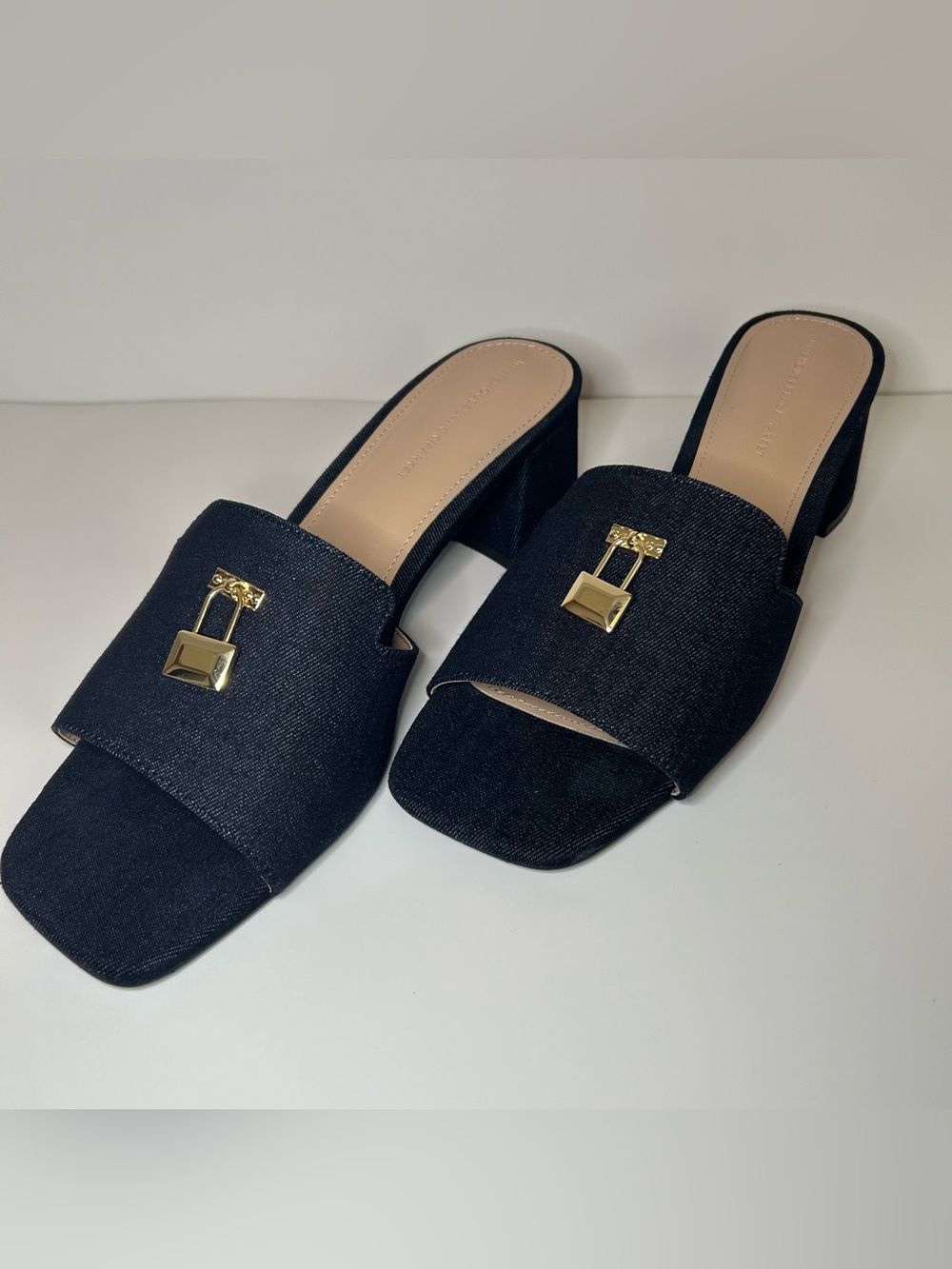 White House Black Market Padlock Heeled Sandals Women’s Size 10 Denim EUC